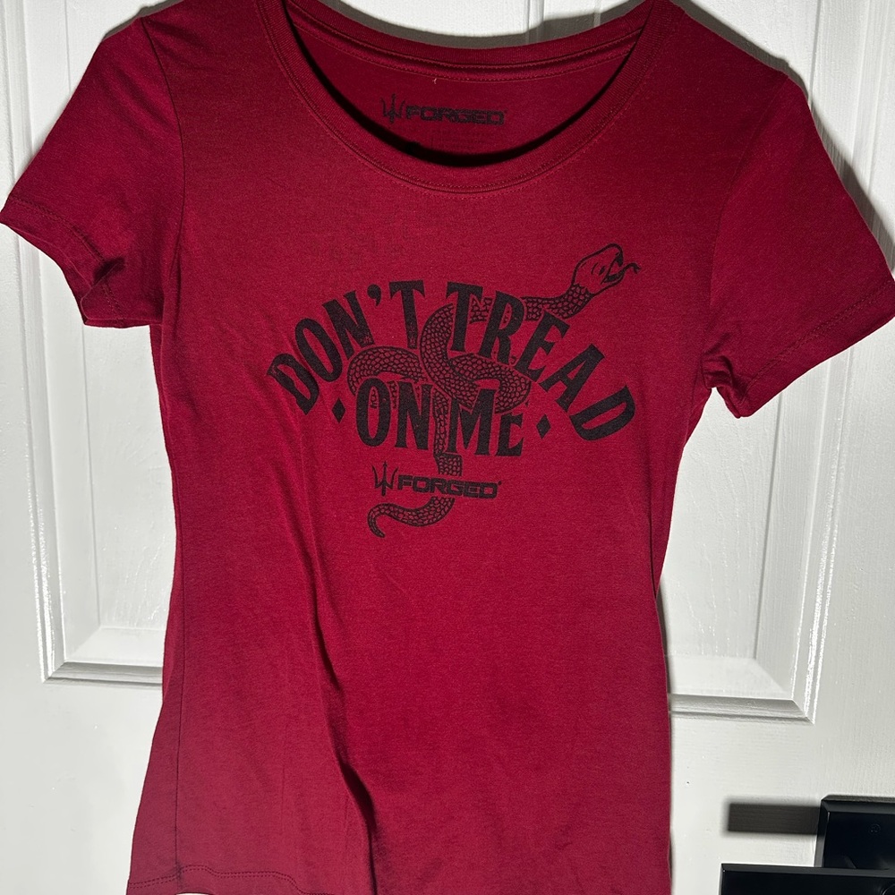 Forged Don’t tread on me - Women's Red Graphic Tee